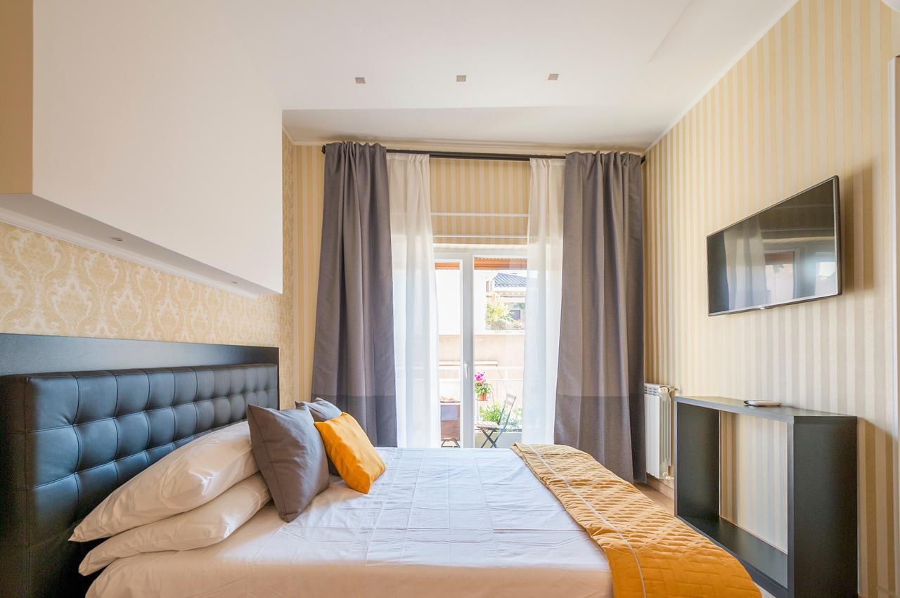 Happy Holiday In Rome B&B Bagian luar foto