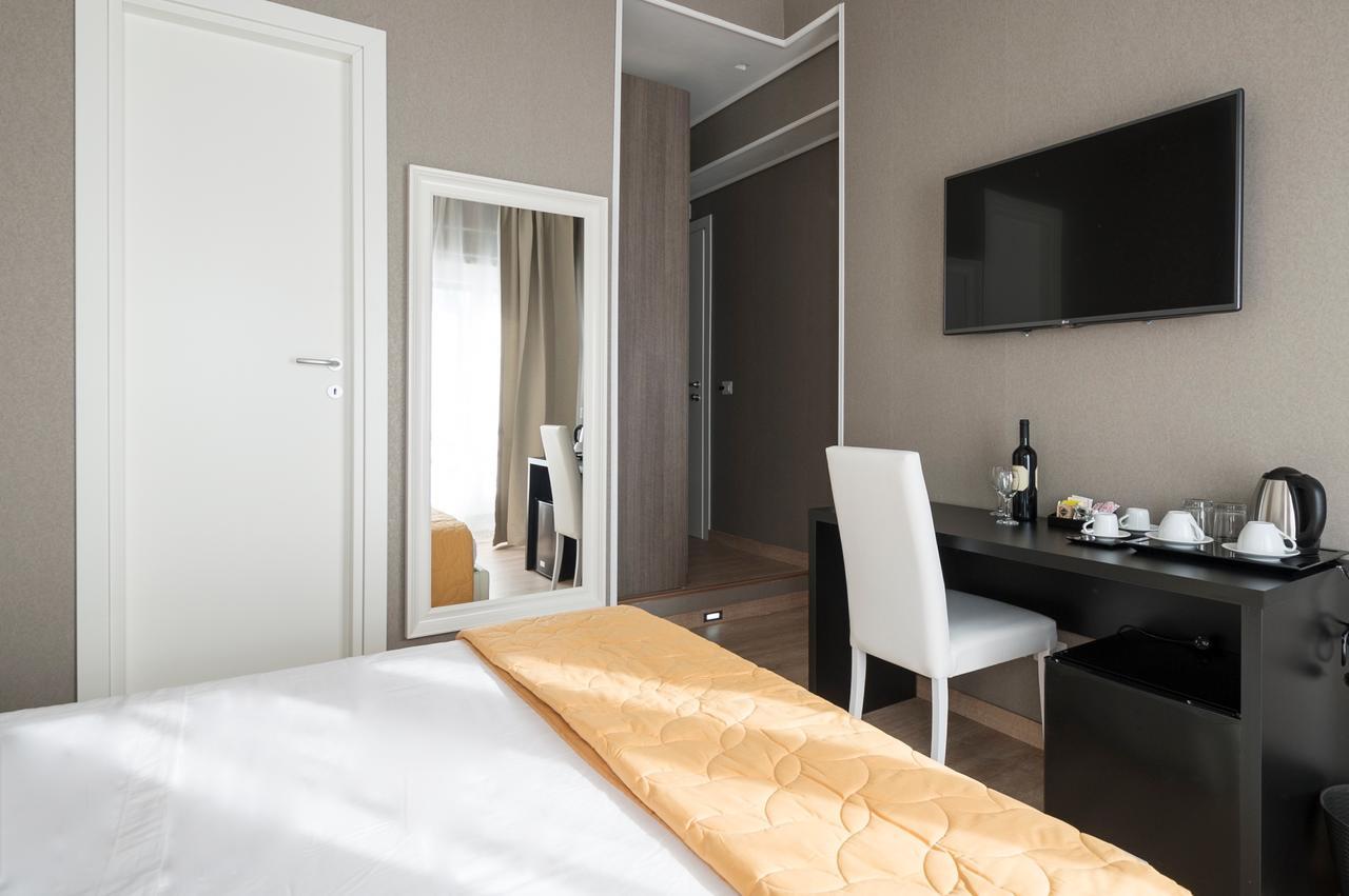 Happy Holiday In Rome B&B Bagian luar foto