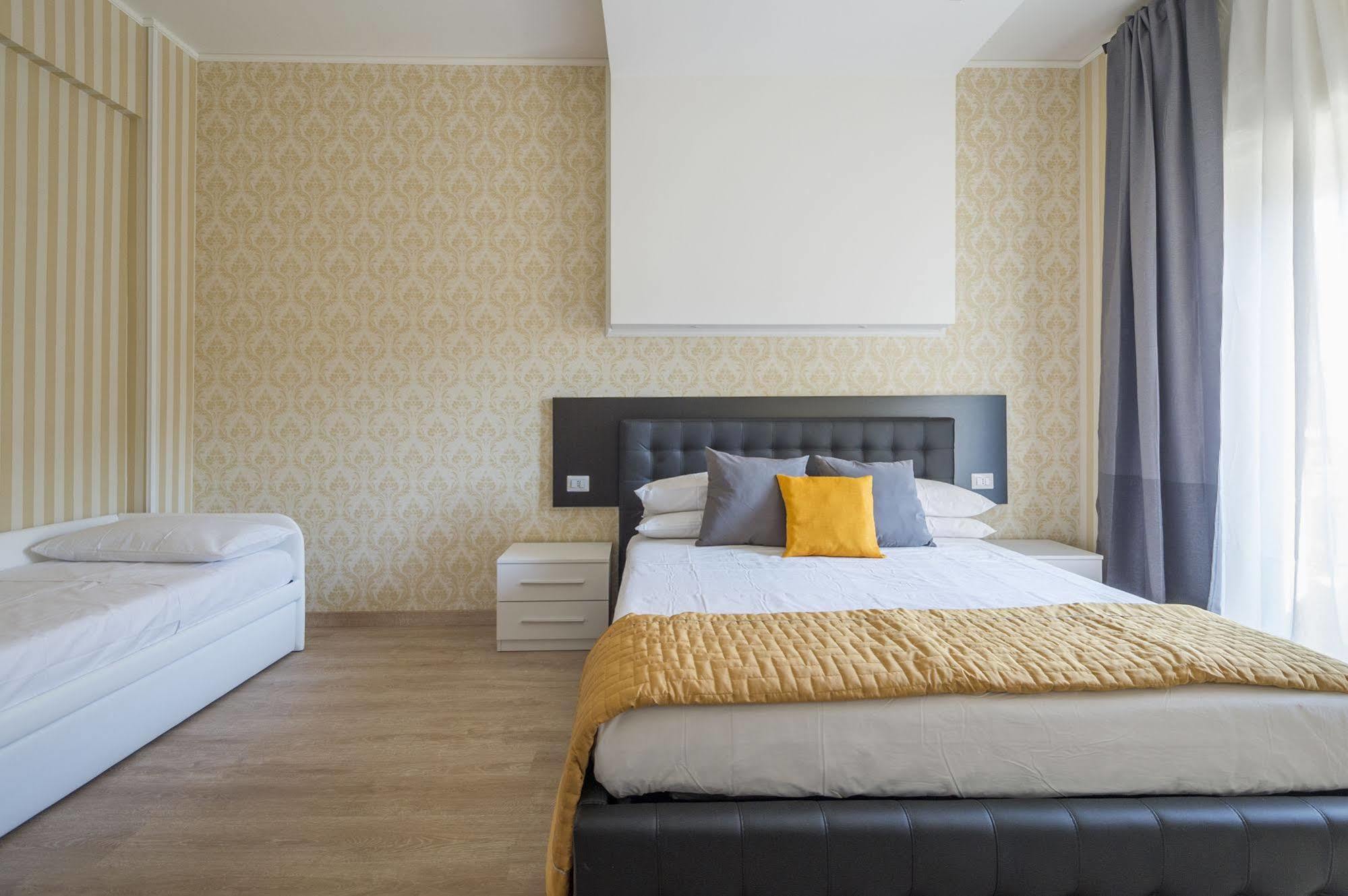 Happy Holiday In Rome B&B Bagian luar foto