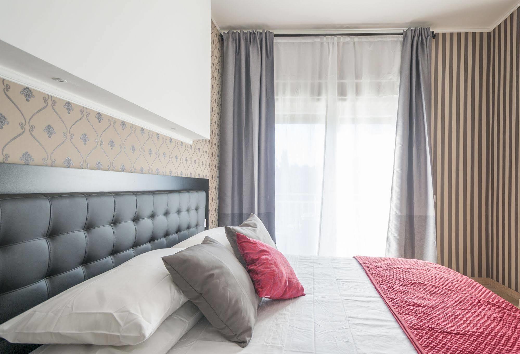 Happy Holiday In Rome B&B Bagian luar foto