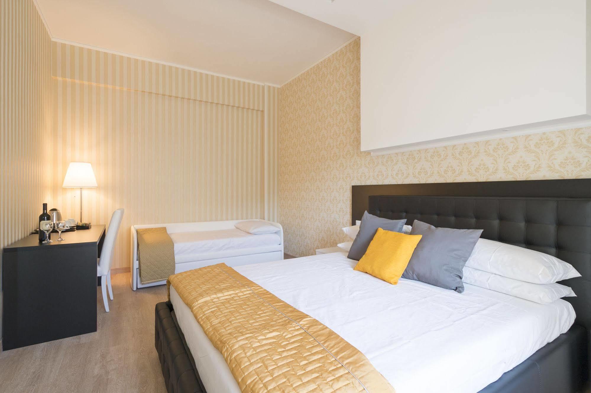 Happy Holiday In Rome B&B Bagian luar foto