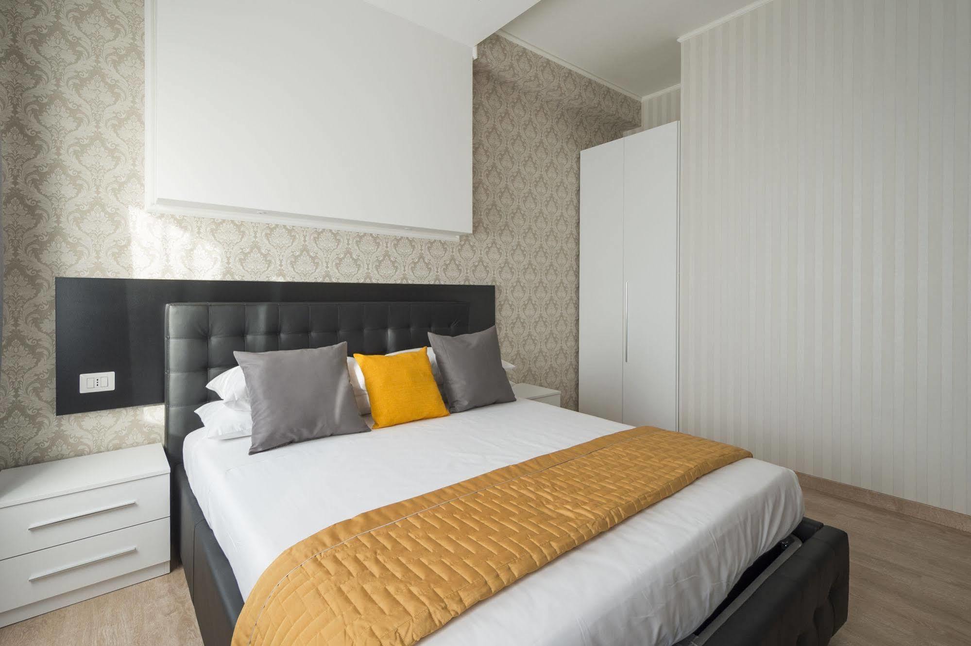 Happy Holiday In Rome B&B Bagian luar foto