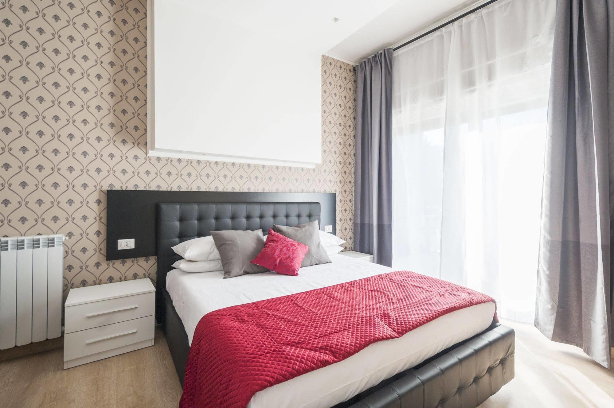 Happy Holiday In Rome B&B Bagian luar foto