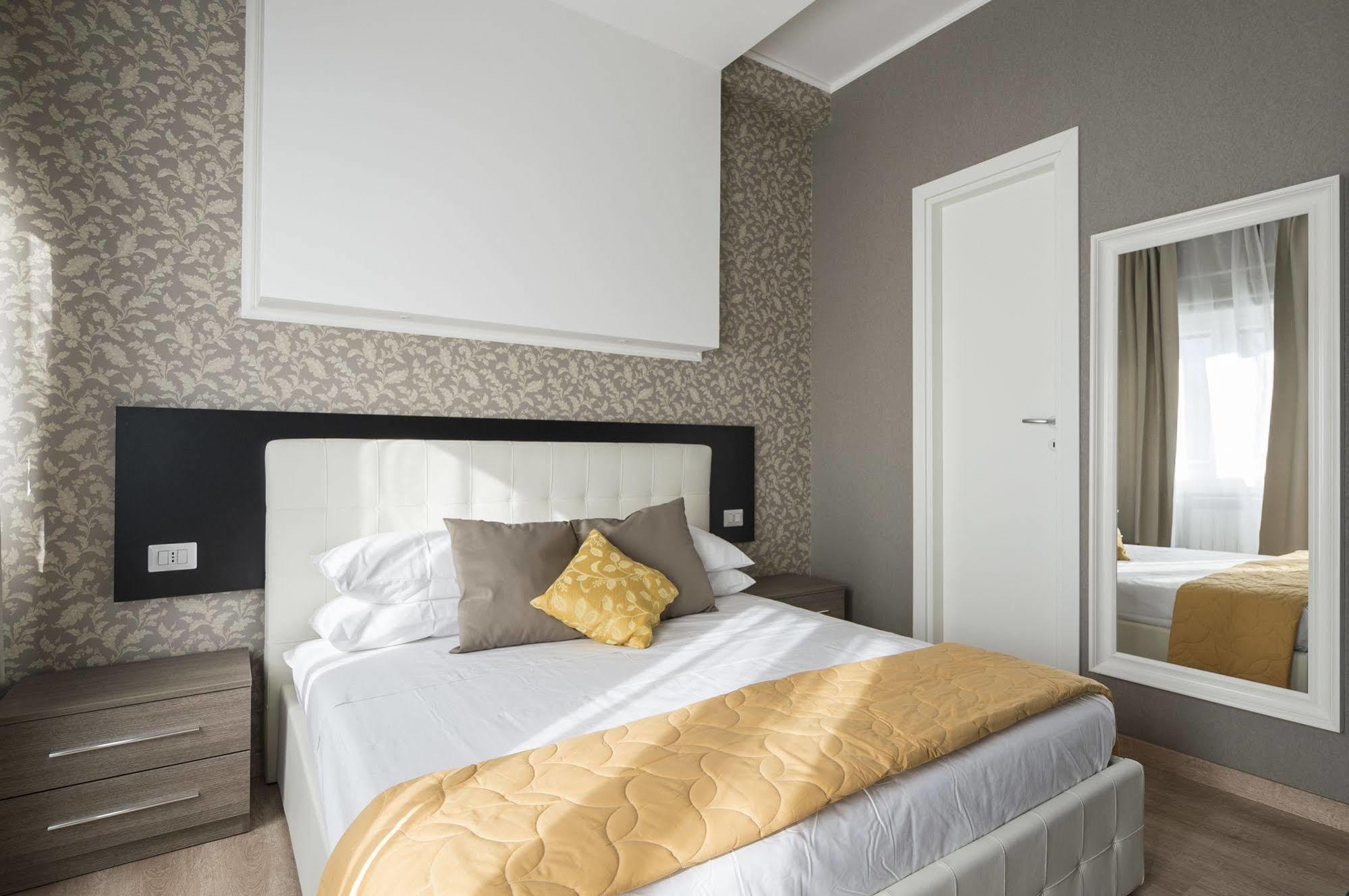 Happy Holiday In Rome B&B Bagian luar foto