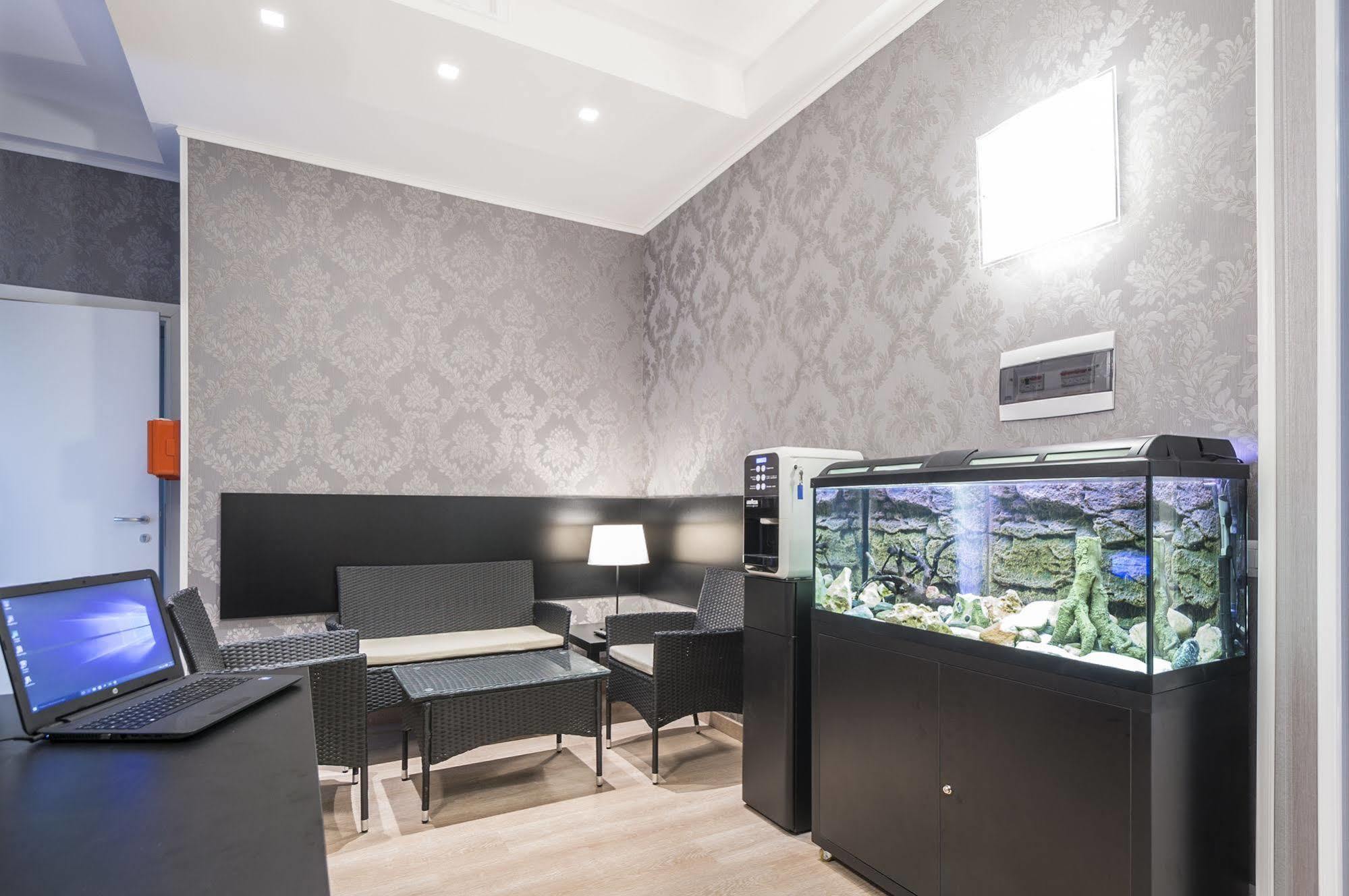 Happy Holiday In Rome B&B Bagian luar foto